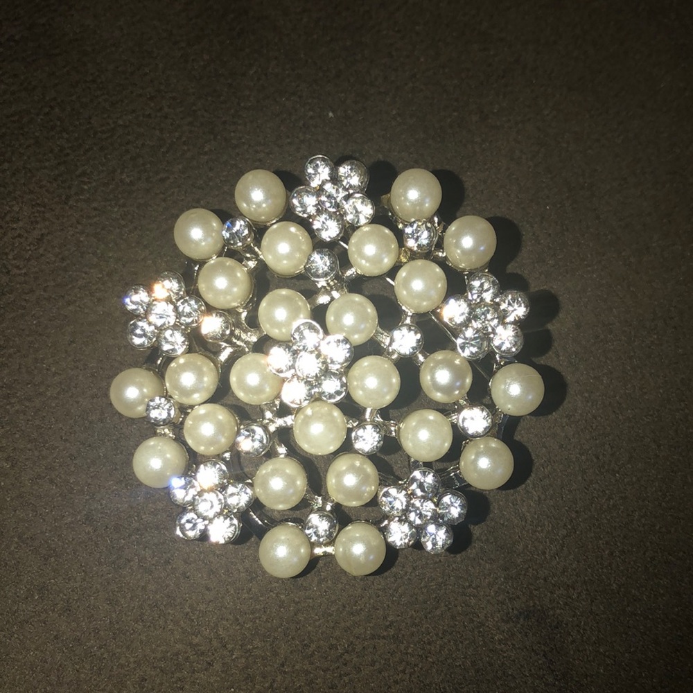EUC silver, rhinestone and faux pearl brooch